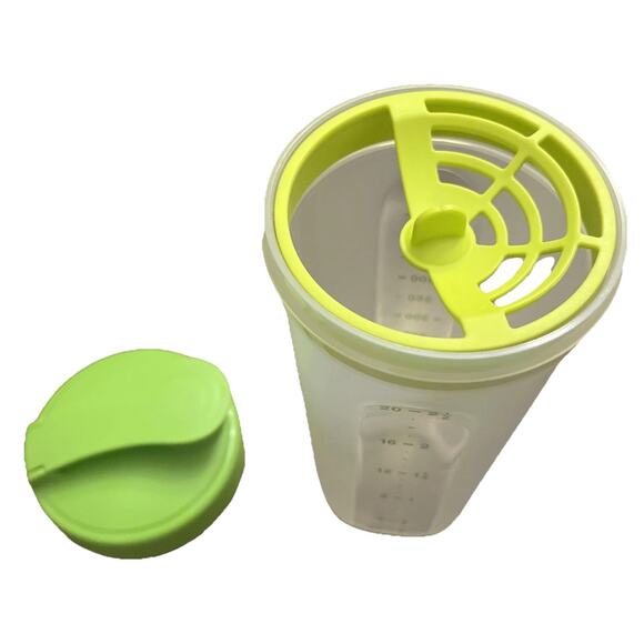Green Tupperware 20 oz. Large Quick Shake Gravy Container 7320A Mix Snap Top - Picture 5 of 6